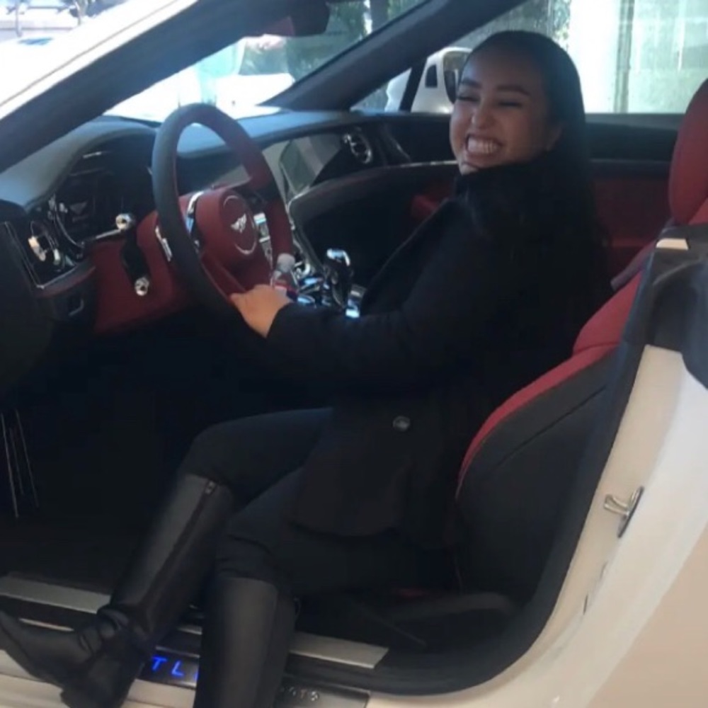 Meet your Posher, Yasmin